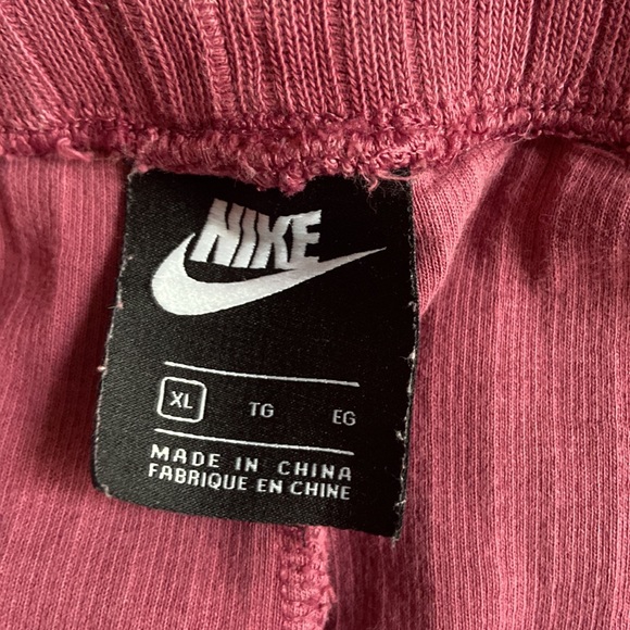 Nike woman’s spandex shorts - Picture 4 of 5